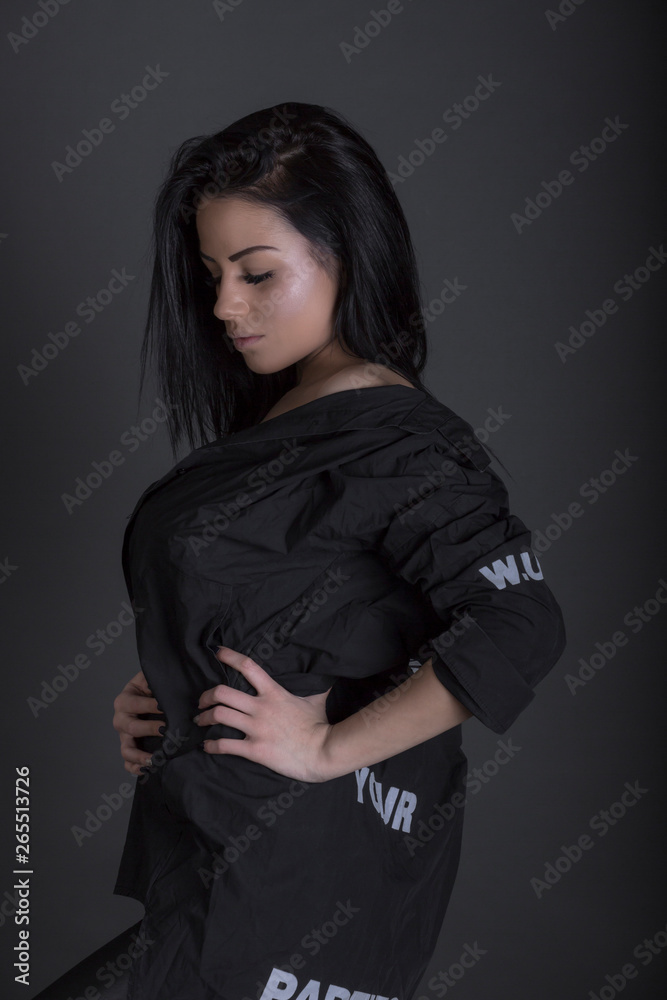 Naklejka premium Closeup Studio Portrait Beauty Brunette Woman Wearing Black Clothes Grey