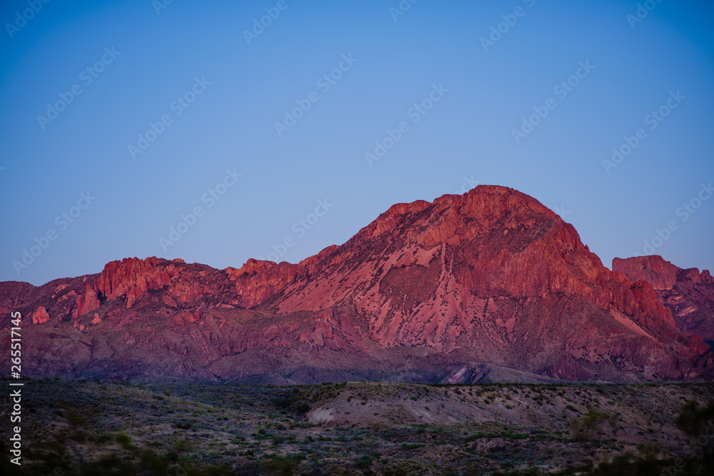 Fototapeta premium Zachód słońca w górach