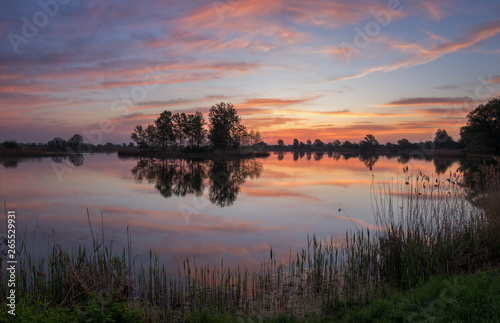 Fototapeta Naklejka Na Ścianę i Meble -  spring colorful dawn on the lake
