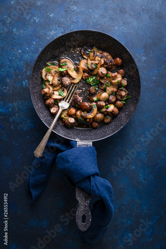 Wallpaper Mural Sauteed mushrooms in pan Torontodigital.ca