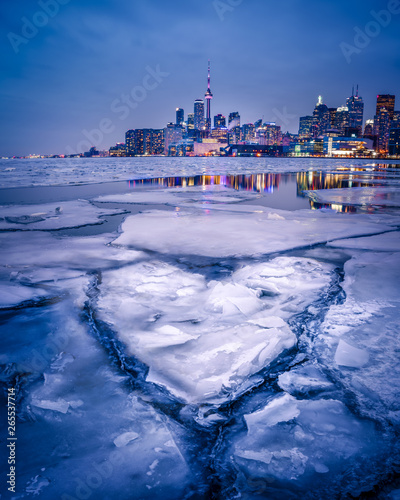 Wallpaper Mural View of Downtown Toronto City Skyline ice lake and architecture in the winter Torontodigital.ca
