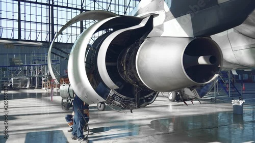 Master repairs the engine of a passenger aircraft 4k.