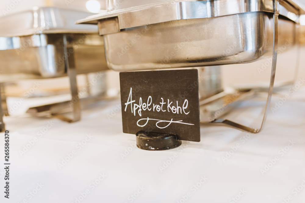 catering-beschriftung-essen-und-speisen-stock-photo-adobe-stock