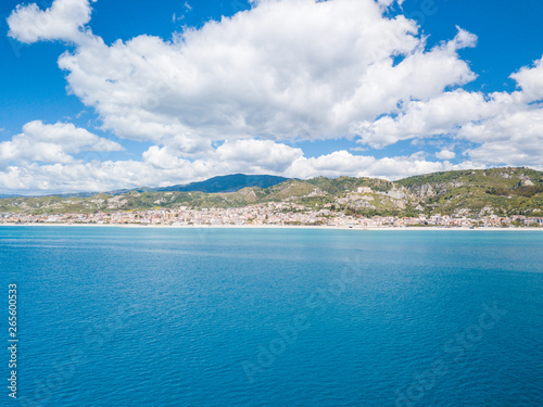 Roccella Ionica o Jonica  citt   in provincia di Reggio Calabria con affaccio sul mar Ionio Mediterraneo. Vista della costa sabbiosa  del castello e del porto dall alto in Estate.