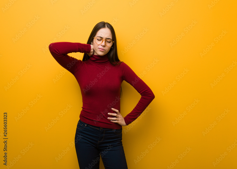 Obraz premium Intellectual young girl suffering neck pain