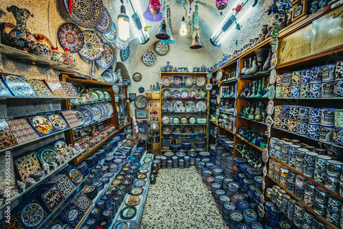 Obraz na plátne Ceramic plates and other souvenirs for sale on Arab baazar located inside the wa
