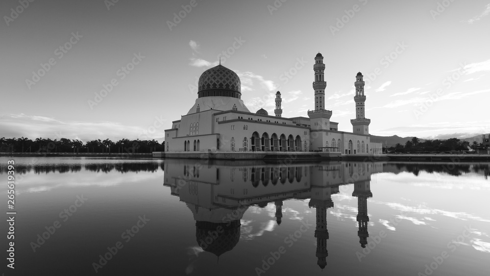 Obraz premium The Floating Mosque of Kota Kinabalu