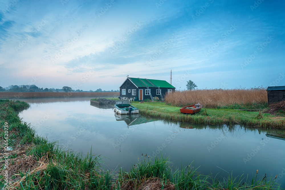 Obraz premium Dawn on the River Thurne
