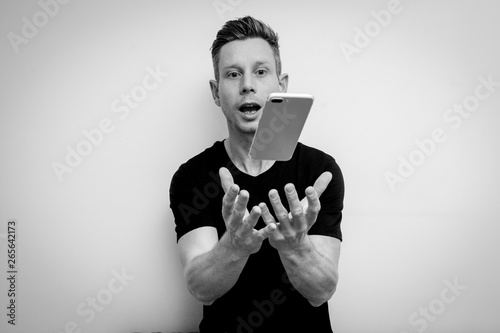 Canvas-taulu Surprised man is dropping his phone, needs to replace broken mobile phone