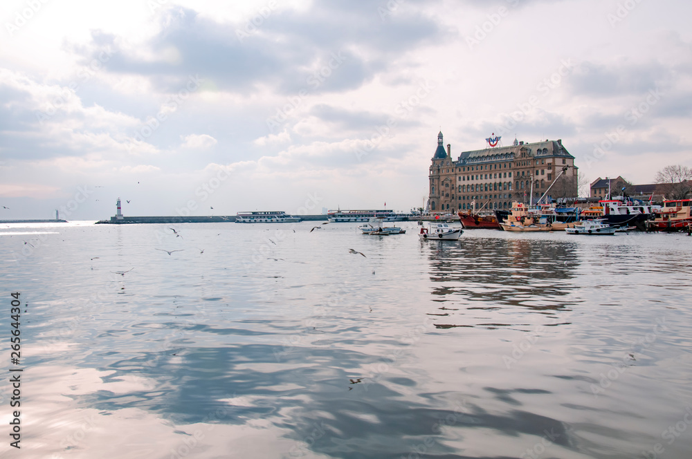 Obraz premium Haydarpasa Train Station, Kadikoy, istanbul.