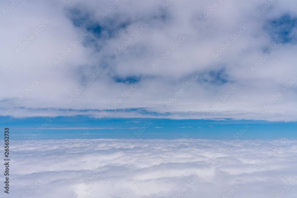 Fototapeta premium 雲の上の風景