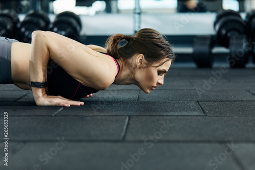 Gorgeous girl doing sport in gym