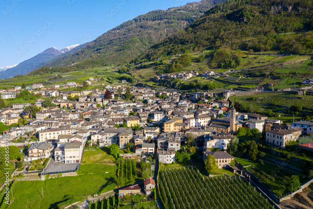Ponte in Valtellina (IT) - Vista aerea del paese e della valle