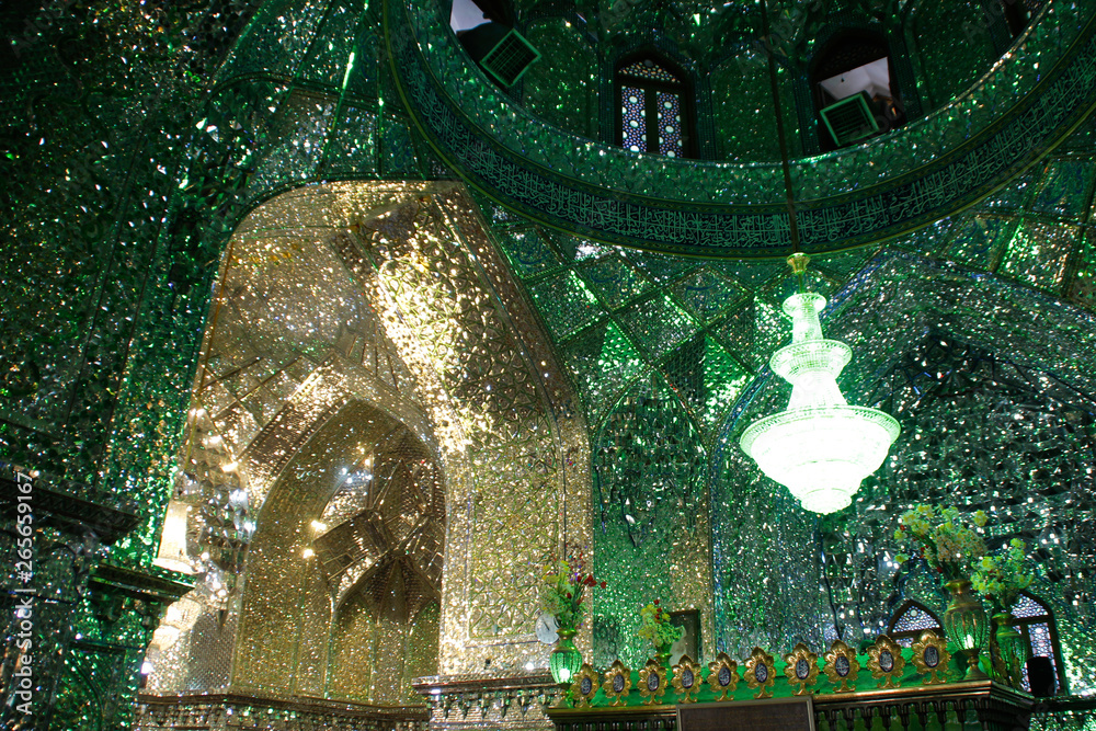 Φωτογραφία Shiraz, Iran - May 12, 2017: The magnificent beauty of the Shah-e-Cheragh Shrine