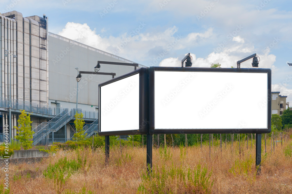 Obraz premium A double blank billboard with lights in a field