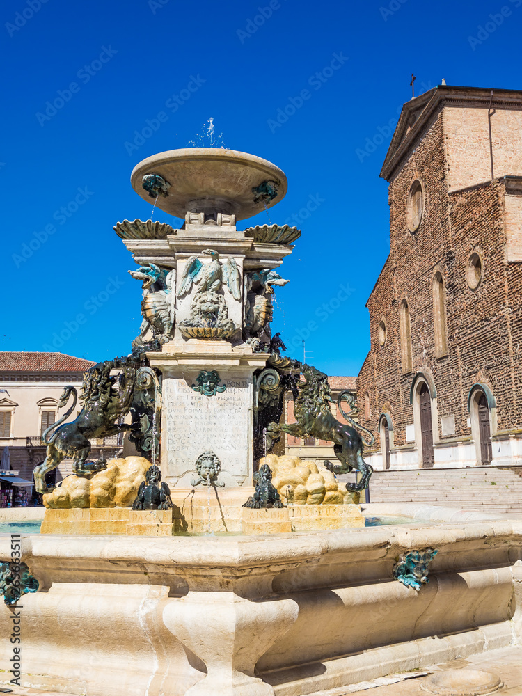 Obraz premium Faenza IT: Piazza del Popolo, Medieval Palace, Cathedral, The Artistic Ceramics