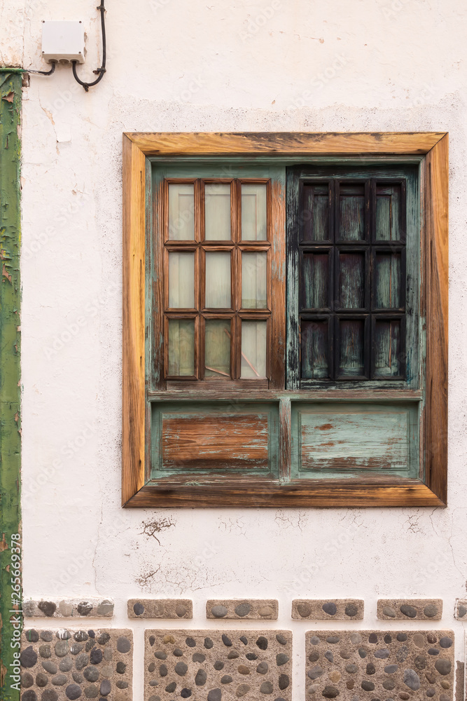 Window with a green frame, Tenerife