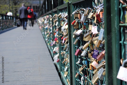 Wallpaper Mural Locks of Love Torontodigital.ca