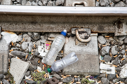 degrado nelle stazioni ferroviarie photo