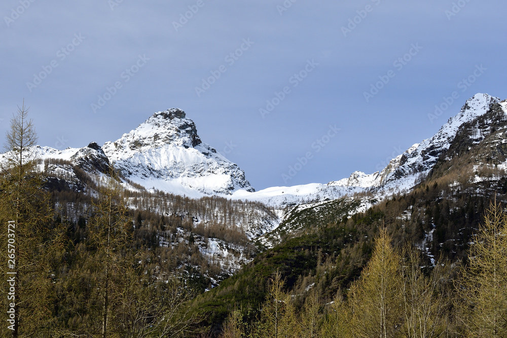 Fototapeta premium Senevedo: view of the peak in winter.