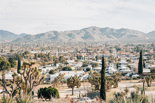Obraz na płótnie View of the desert town of Yucca Valley, California w salonie