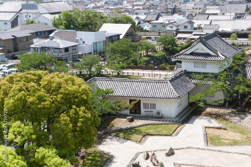 城 城