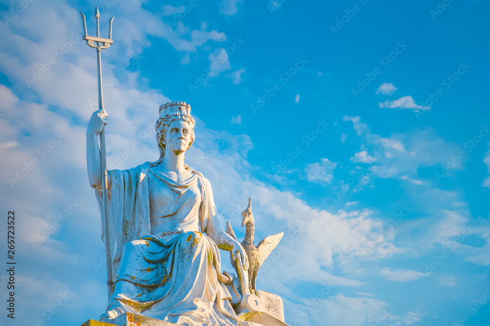 Fototapeta premium Statue of Britannia and a Liver Bird on top of the Walker Art Gallery in Liverpool, UK