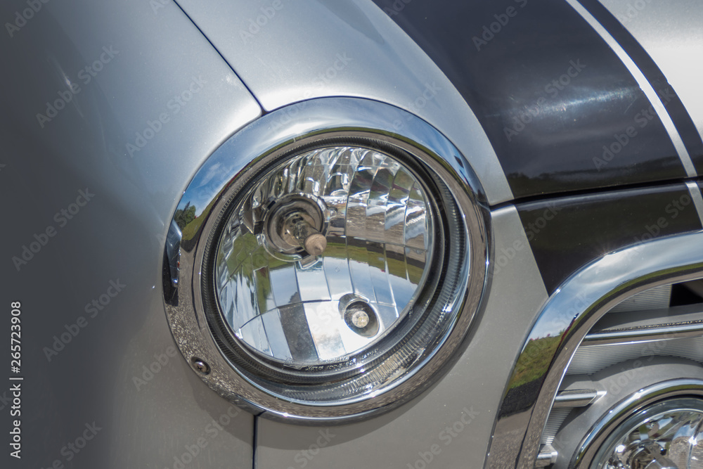 自動車のヘッドライト Headlight of the car 自動車のヘッドライト Headlight of the car