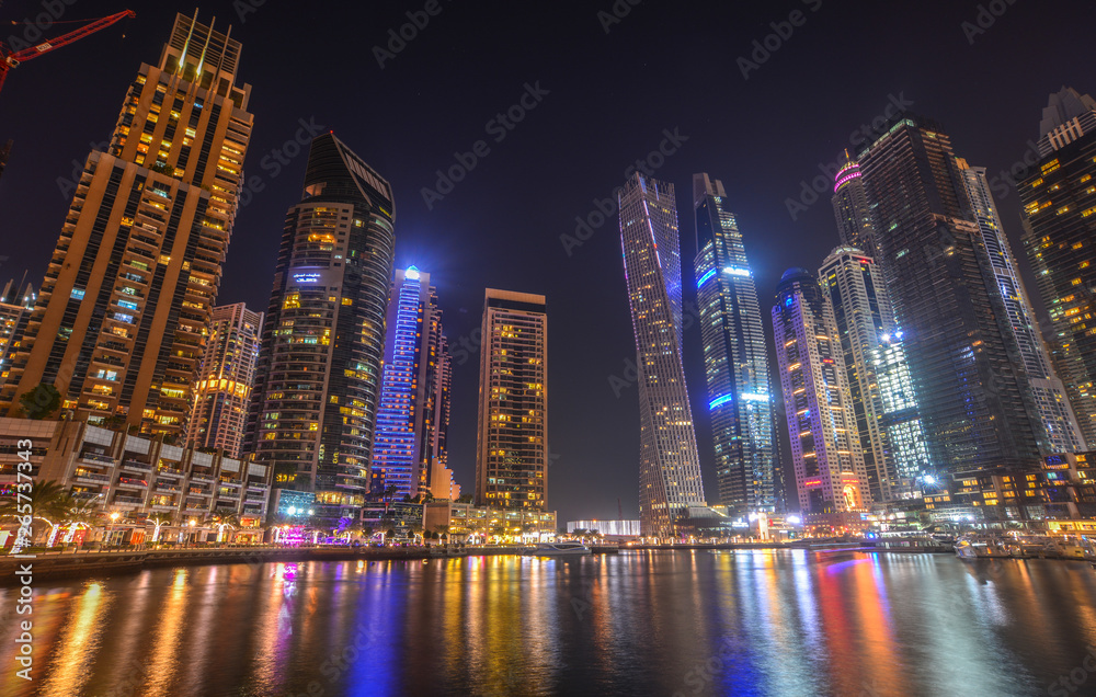 Fototapeta premium Night view of Dubai Marina