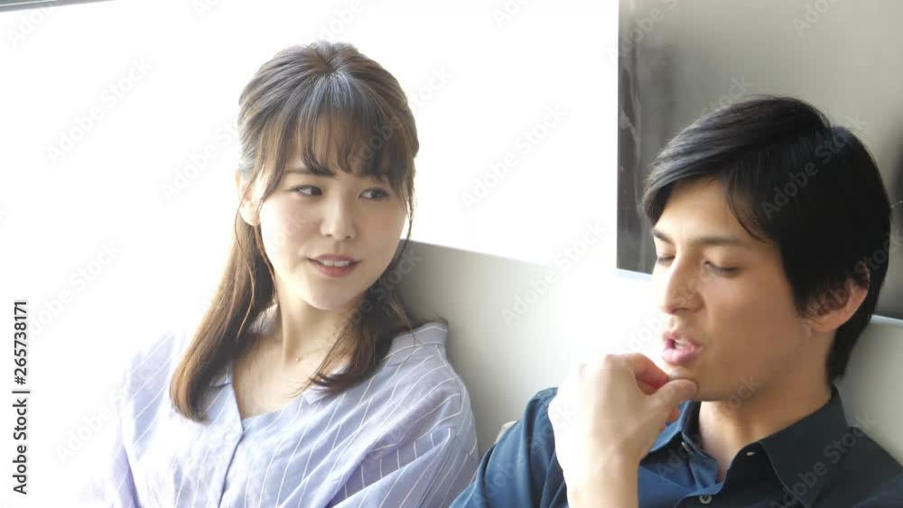 会話するカップル 会話するカップル
