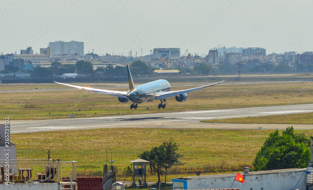 Airplane landing at Tan Son Nhat Airport (SGN) Airplane landing at Tan Son Nhat Airport (SGN)