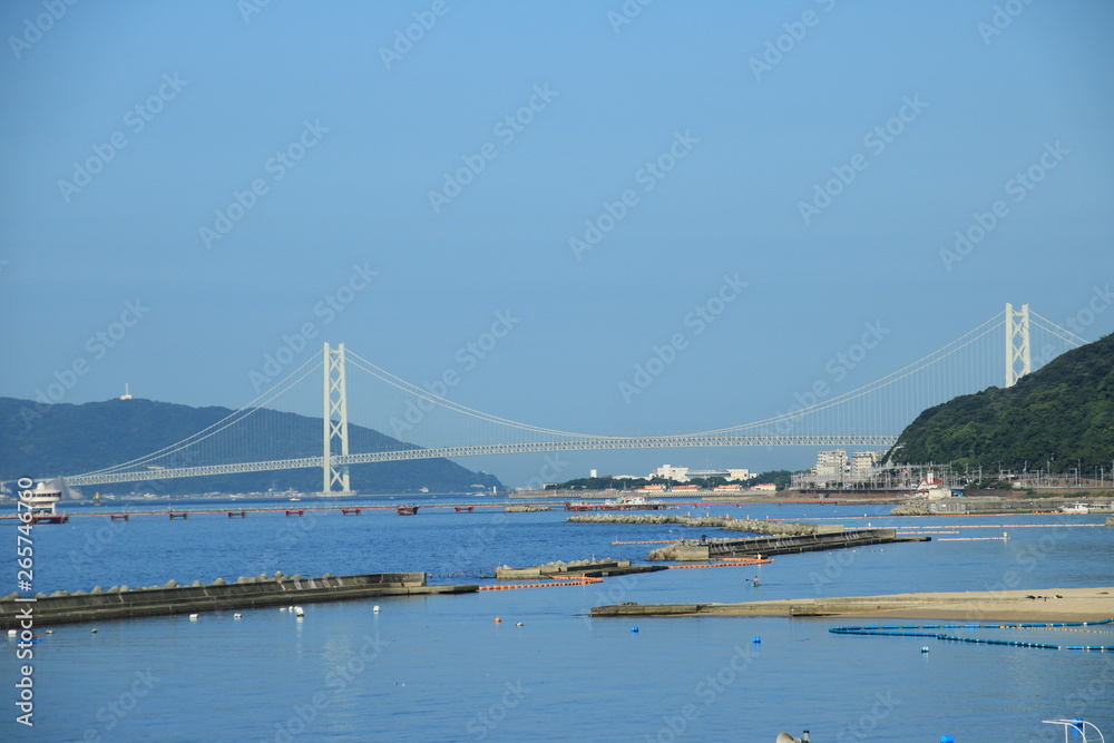 神戸・須磨海岸より明石海峡大橋と海釣り公園