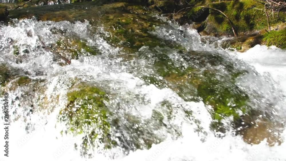 landschaft mit wasserfall und kaskaden, fluss im wald landschaft mit wasserfall und kaskaden, fluss im wald