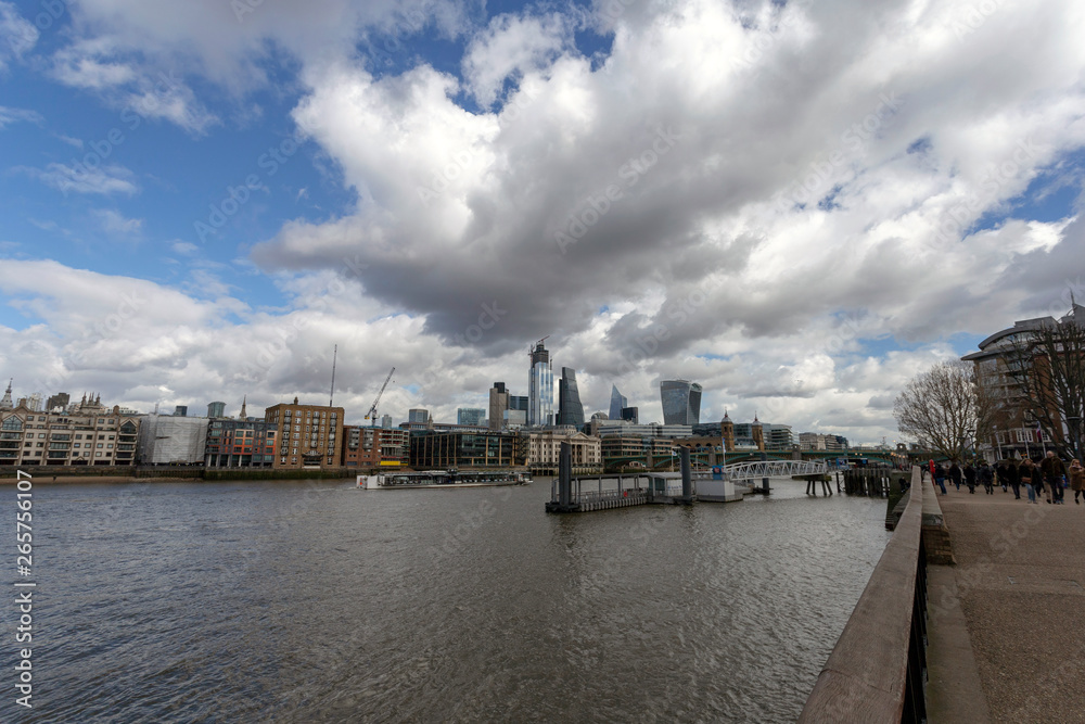 Fototapeta premium Thames riverbank in London