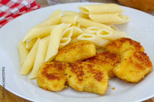 nuggets de poulet et pâtes