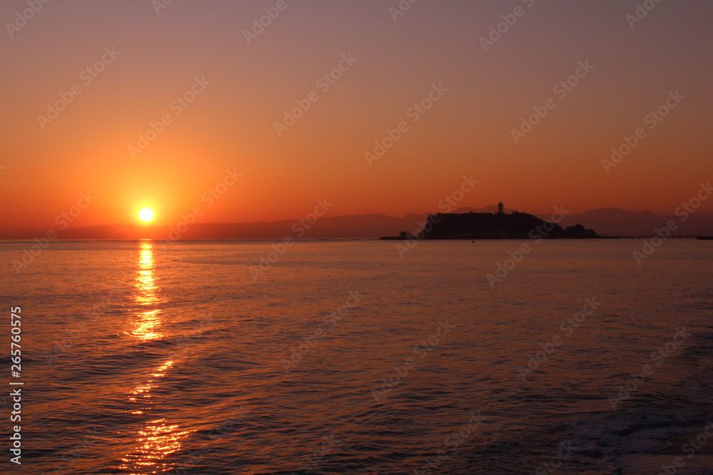 夕日と江ノ島
