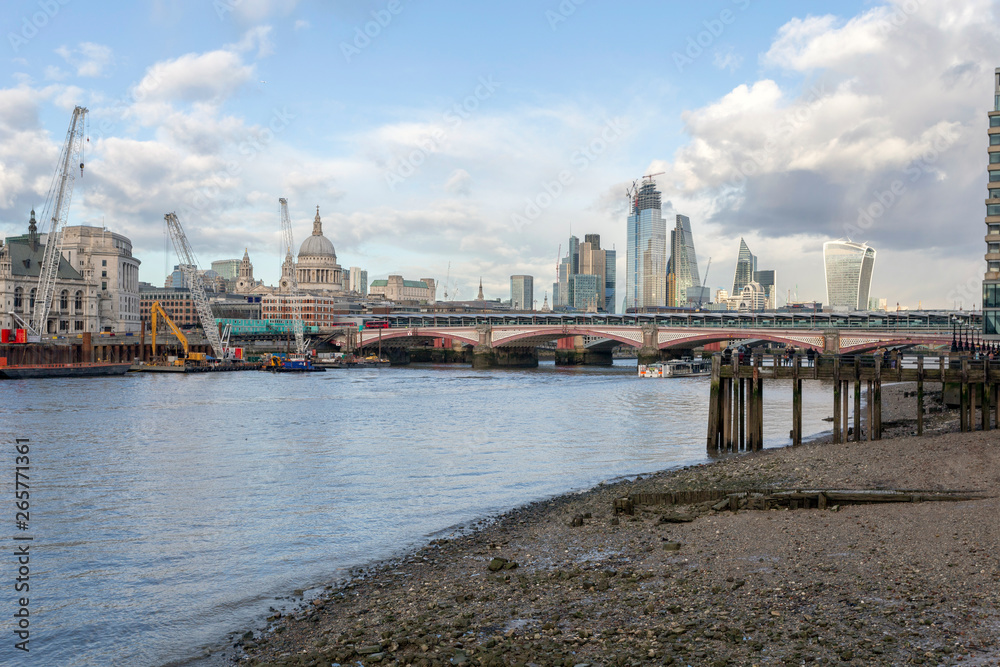 River Thames and the City of London River Thames and the City of London