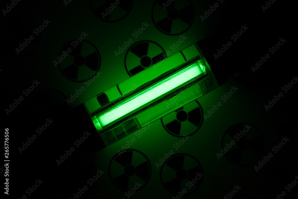 Green Radioactive glow (GTLS - gaseous tritium light source) foto de Stock  | Adobe Stock