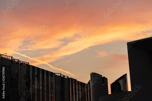 Ciel de feu à la défense