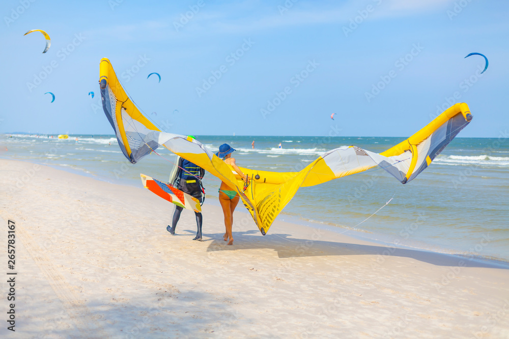 Fototapeta premium The beach on sunny days is full of tourists. Doing outdoor activities