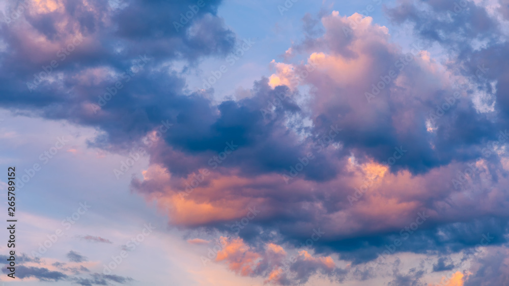 Obraz premium Beautiful sunset sky above clouds with dramatic light. Sunset sky for background, sunrise sky and clouds. Bright orange and blue sky and light of the sun. Beautiful sky with cloud before sunset.