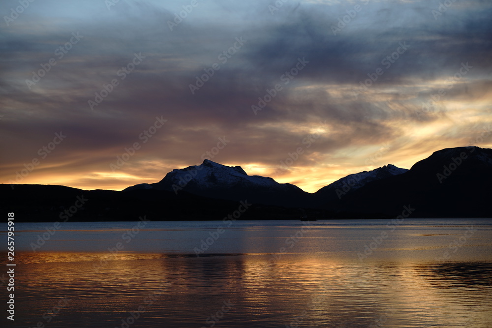 #holdt, Lofoten, Norwegen, Landschaft, Fjord, Berge, Landschaftsfotografie,  wasser, spiegelung, sonnenuntergang