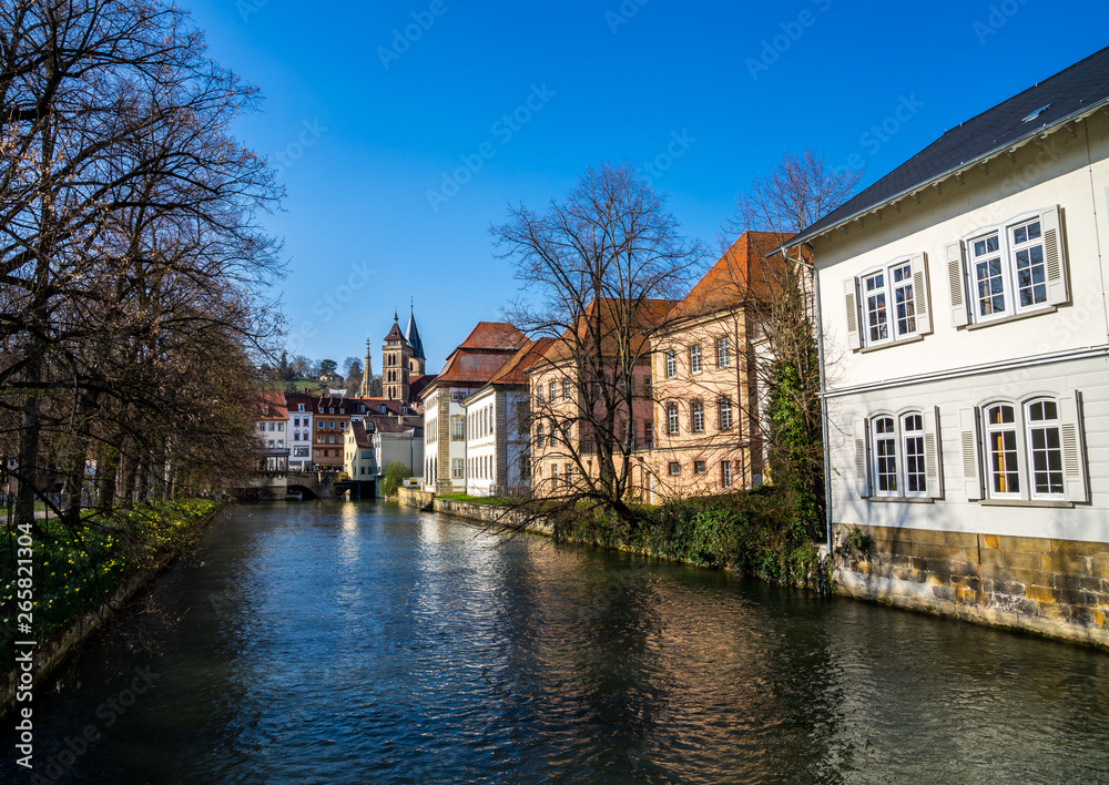 Obraz premium Germany, Historic medieval city esslingen am neckar alongside water or river neckar