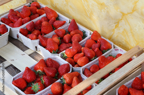Фотография Fresh strawberries are on sale at the Bazaar