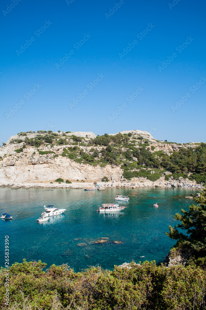Obraz premium view of the bay with boats and beaches