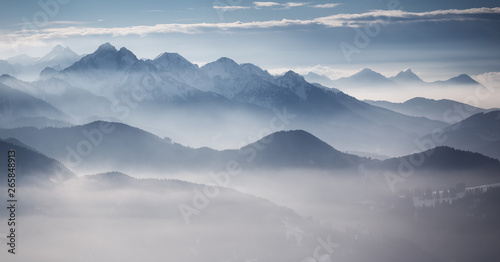Bergketten im Dunst © natur-motive