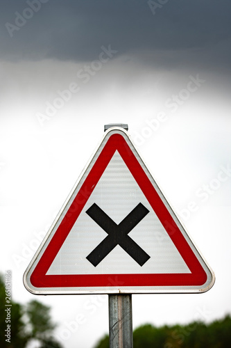 Verkehrsschild Kreuzung