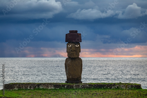 Принти на полотні Ahu tahai moai with eyes in Rapa Nui at dusk