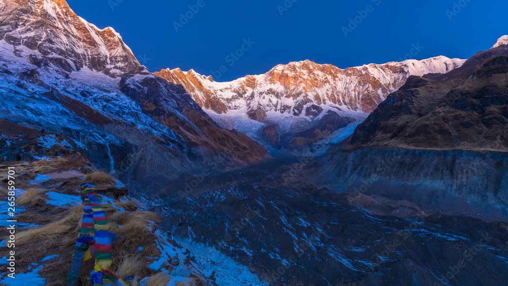 Obraz premium Annapurna base camp in the morning during sunrise