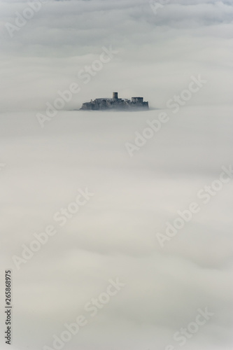 Obraz na płótnie Unique Spis (Spiš, Spišský) castle in the mist. Second biggest castle in Middle Europe, Unesco Wold Heritage, Slovakia w salonie